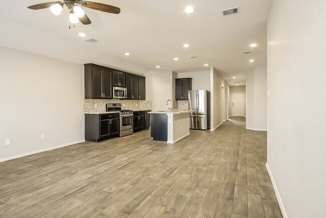 Building Photo - 8102 Rose Petals Ln