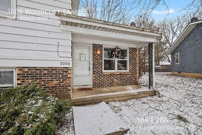 Foto del edificio - 3006 Woodcliff Ln SE