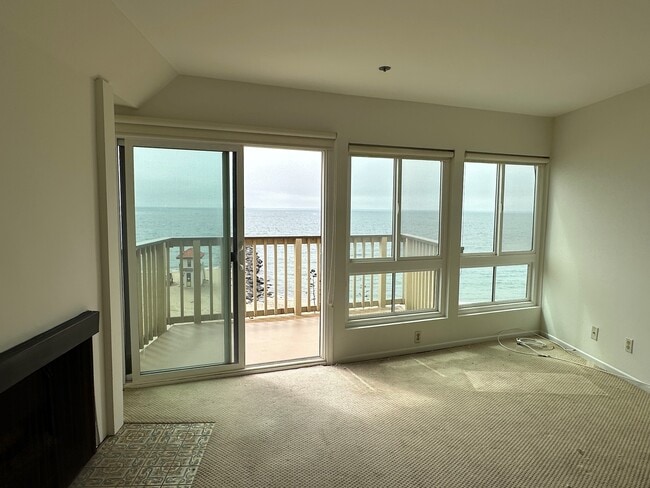 Building Photo - 625 Esplanade