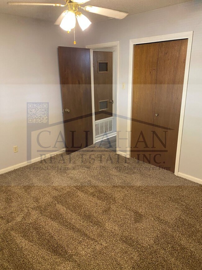 Foto del edificio - 8307 W Woodview Dr