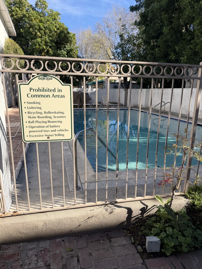 Building Photo - 18547 Collins St