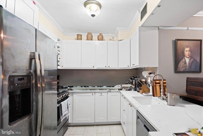 Foto del edificio - 555 Massachusetts Ave NW