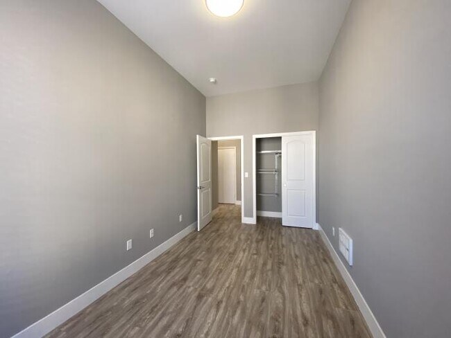 Building Photo - 2 bedroom in San Francisco CA 94115