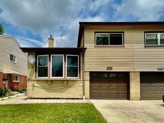 Building Photo - 9120 Hollyberry Ave
