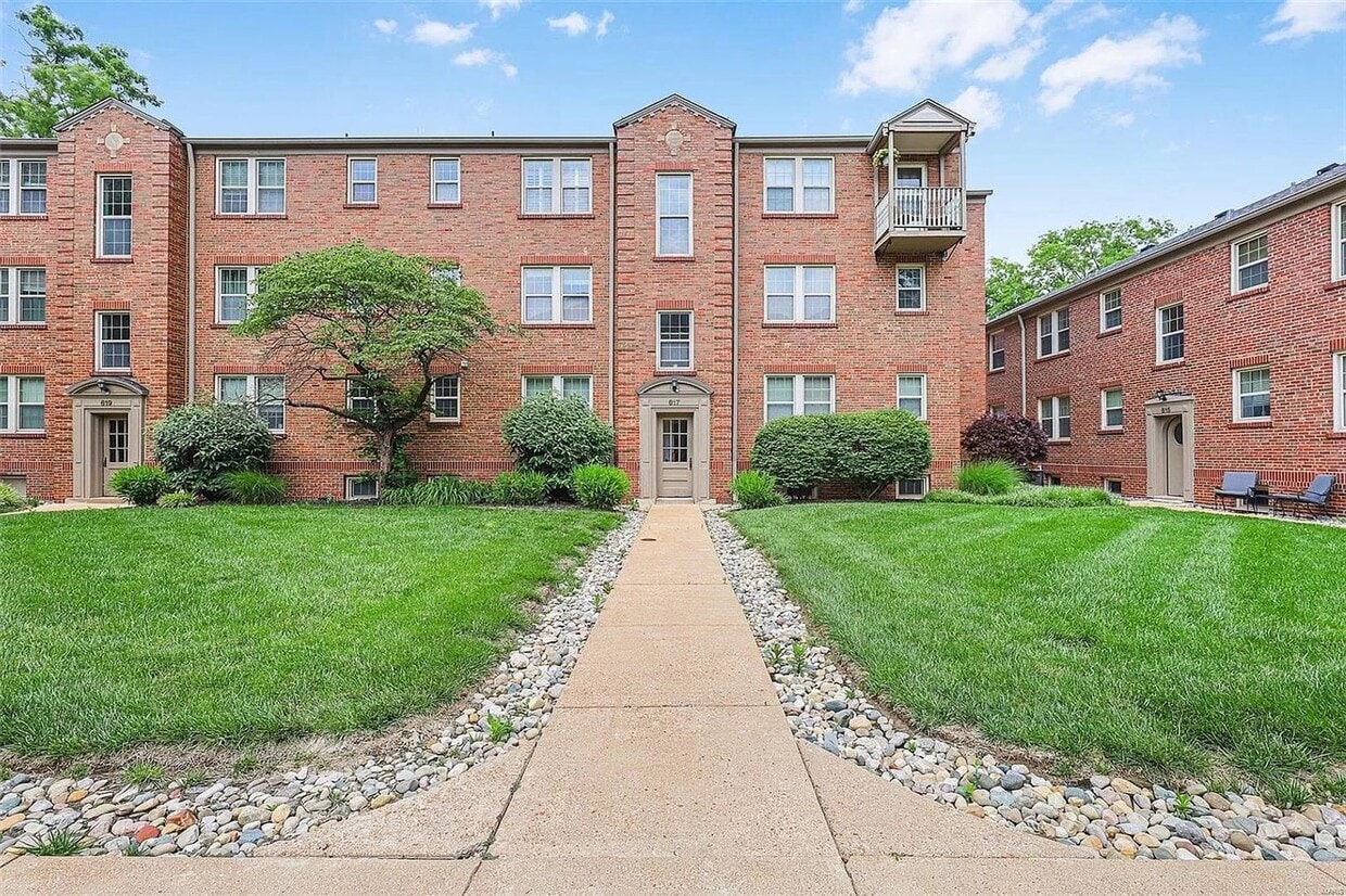 Primary Photo - 817 Westwood Dr