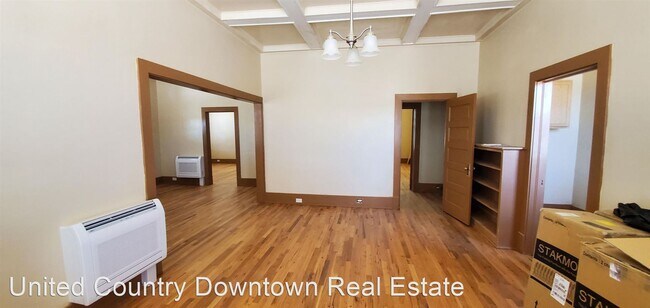 Building Photo - 3 br, 2 bath House - 801 W. Pine