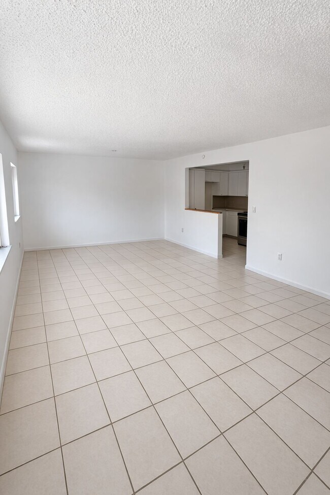 Foto del edificio - 17050 NW 55 Ave