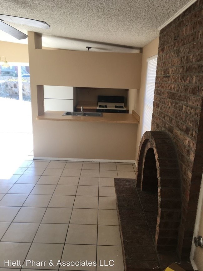 Building Photo - 600 White Cliffs Dr