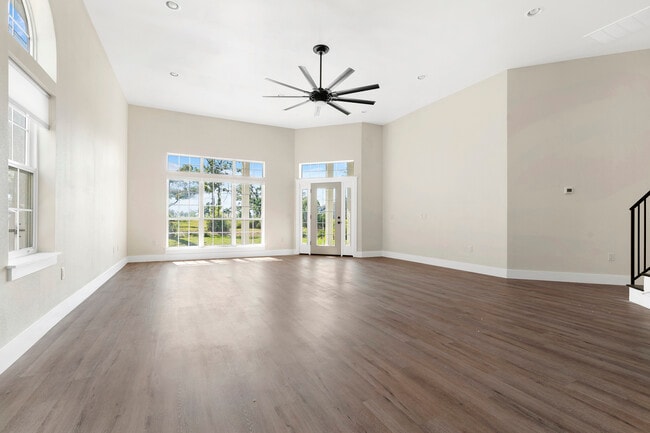 Building Photo - 2501 Country Club Dr