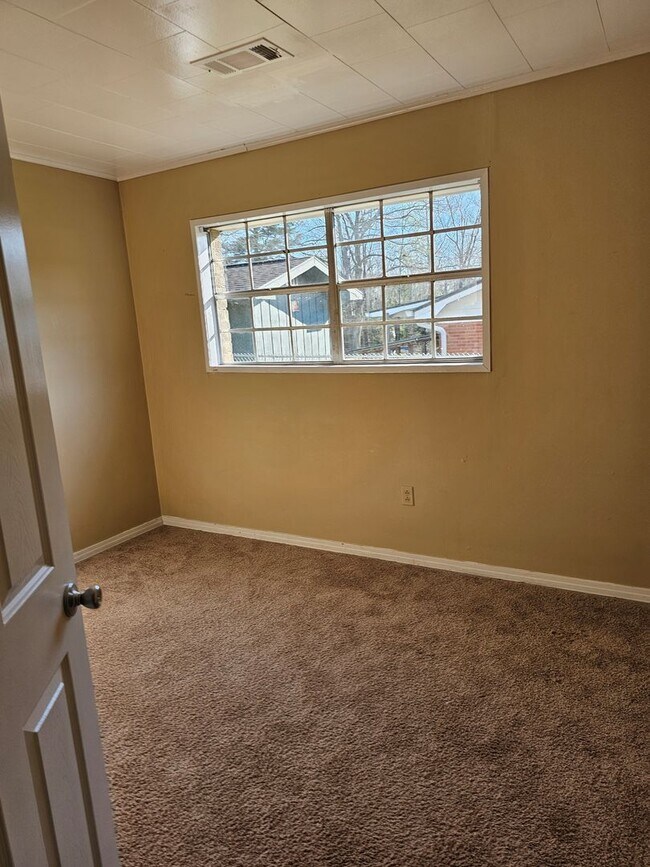 Building Photo - 8984 Westwood Dr