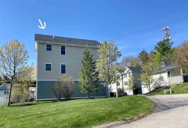 Building Photo - 609 Holt Ave