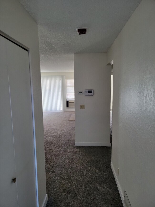 Foto del edificio - 8635 Clay St