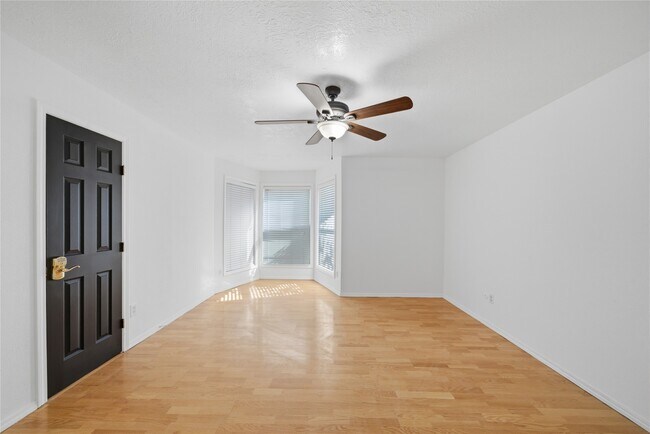 Foto del edificio - 2406 Webster Ranch Rd