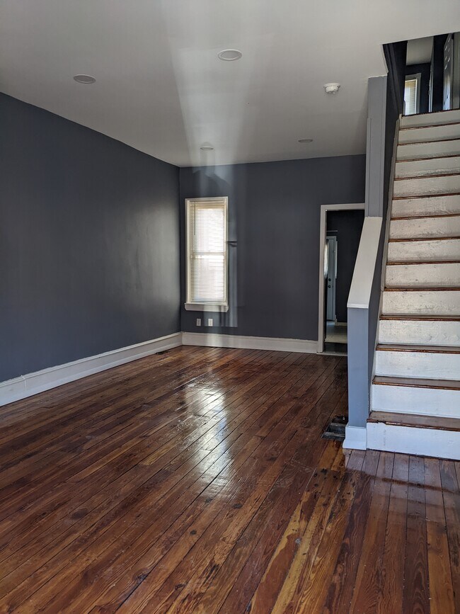 Building Photo - 3081 Memphis St