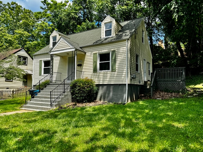 Building Photo - 2643 Lansing Dr SW