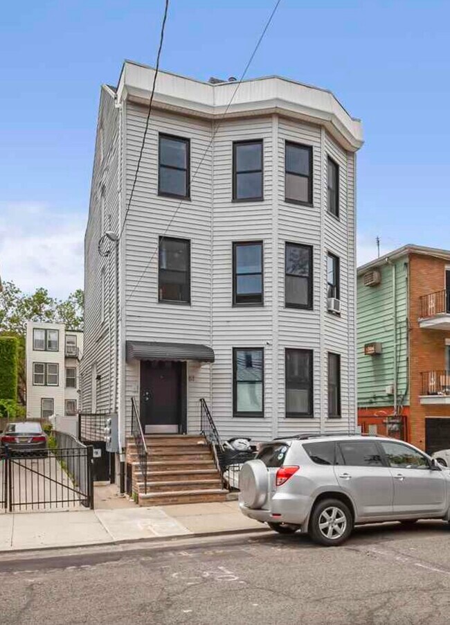 Foto del edificio - 61 Beacon Ave