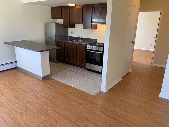 Interior Photo - 415 Wisconsin