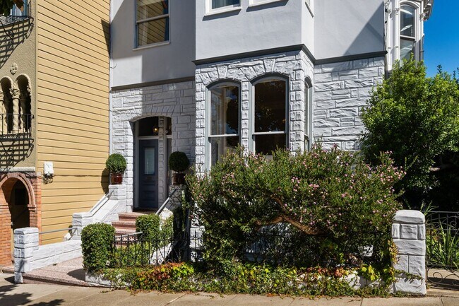 Building Photo - Beautiful, LARGE, Updated 3-BD FLAT in Dol...
