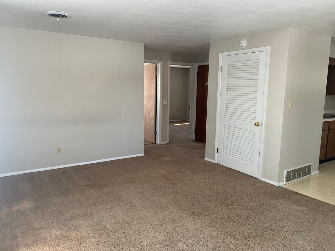 6 Coral Rdg Unit C, Bartonville, IL 61607 Apartments in Bartonville