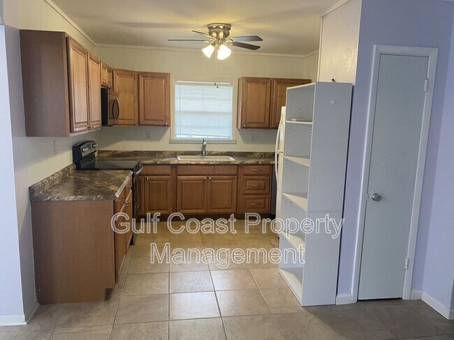 Building Photo - 203 Palmetto Rd W