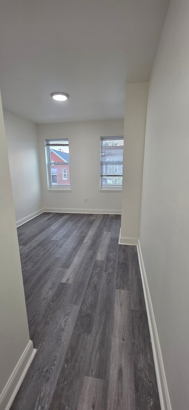 Building Photo - 1517 N Fulton Ave