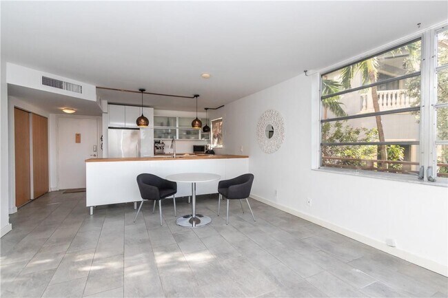 Building Photo - 1421 S Ocean Blvd