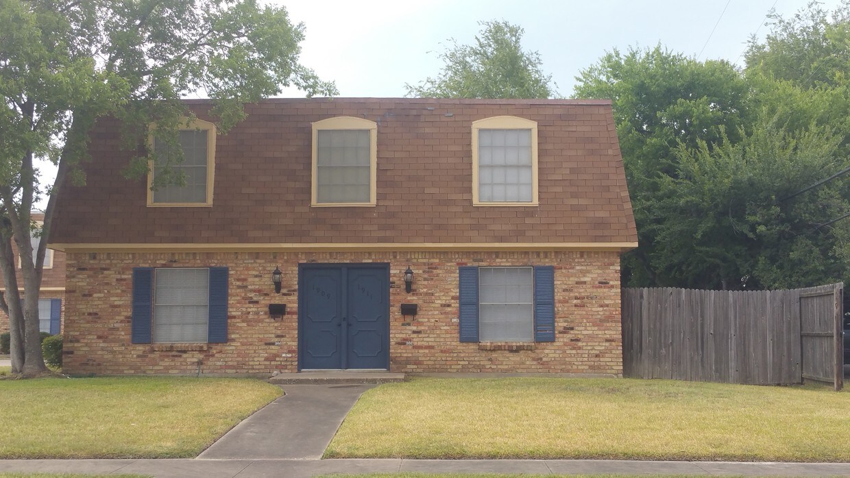 1911 W Shields Dr, Sherman, TX 75092 Townhome Rentals in Sherman TX