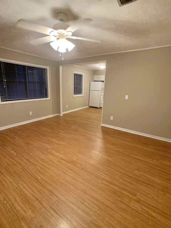 211-4 - 211 Auburn Dr