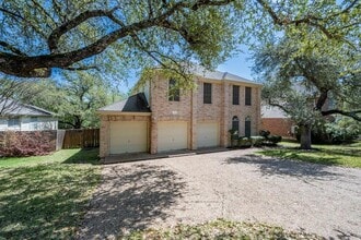 Building Photo - 7724 Yaupon Dr