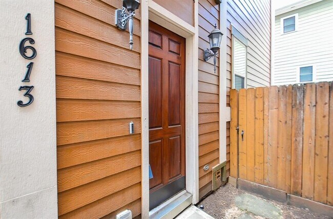 Foto del edificio - 1613 W 23rd St