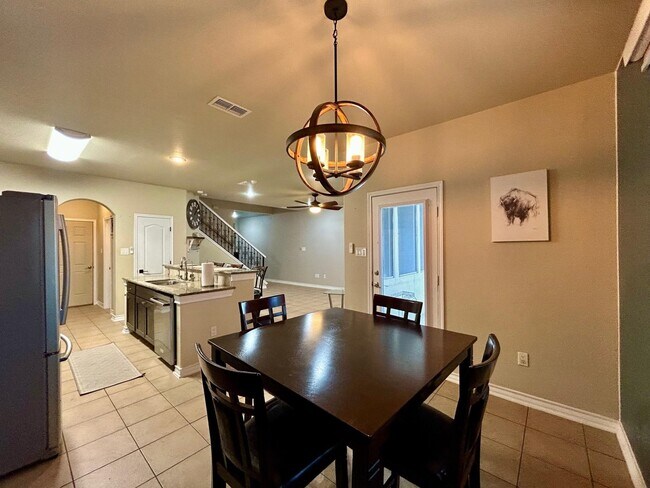 Building Photo - 9813 Sandhill Dr