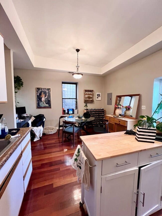 Building Photo - 2303 W North Ave