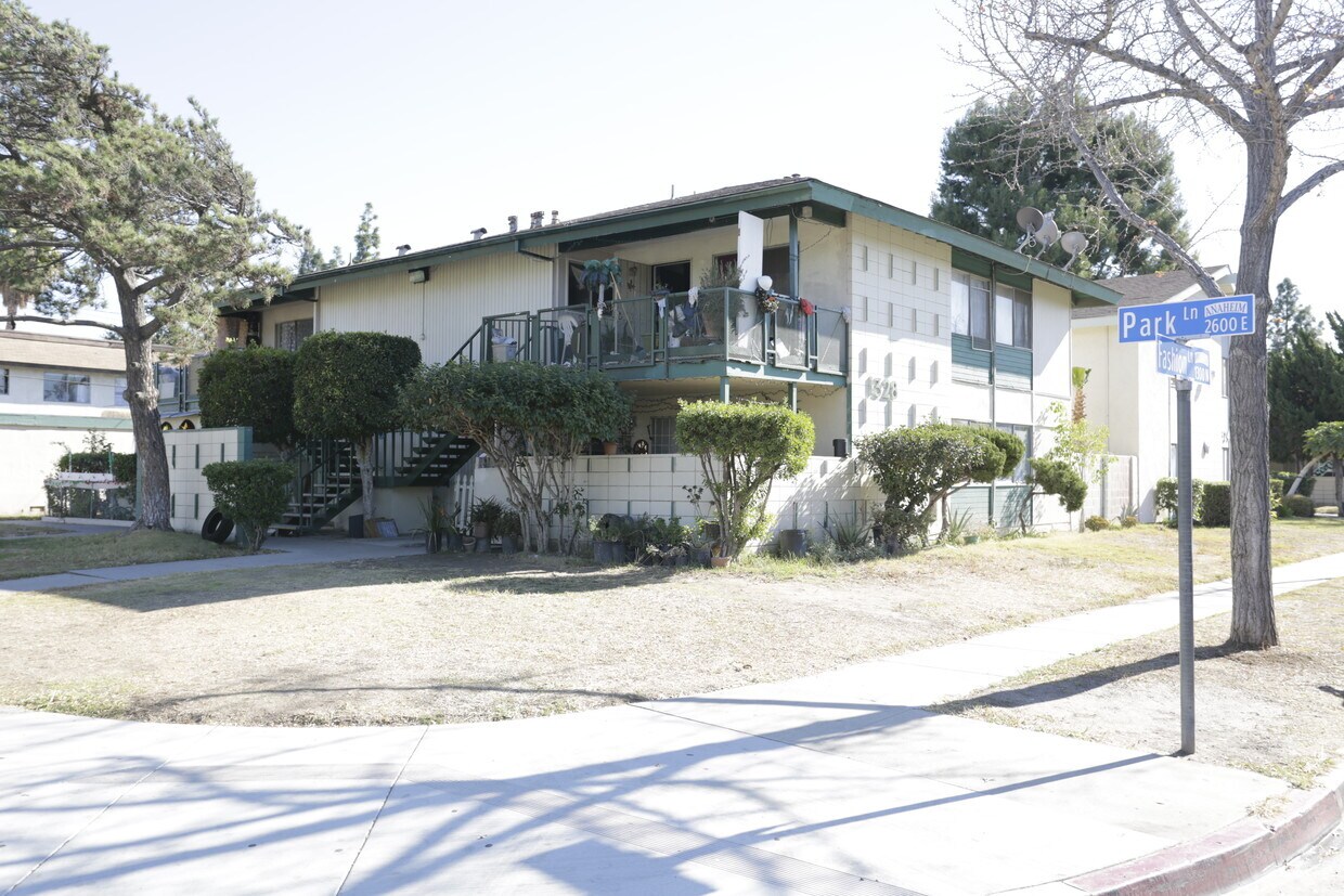 Primary Photo - 1328 N Fashion Ln