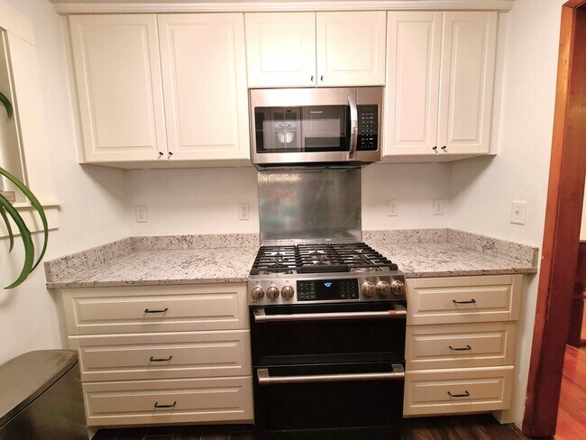 Kitchen - 414 NE 127th Ave