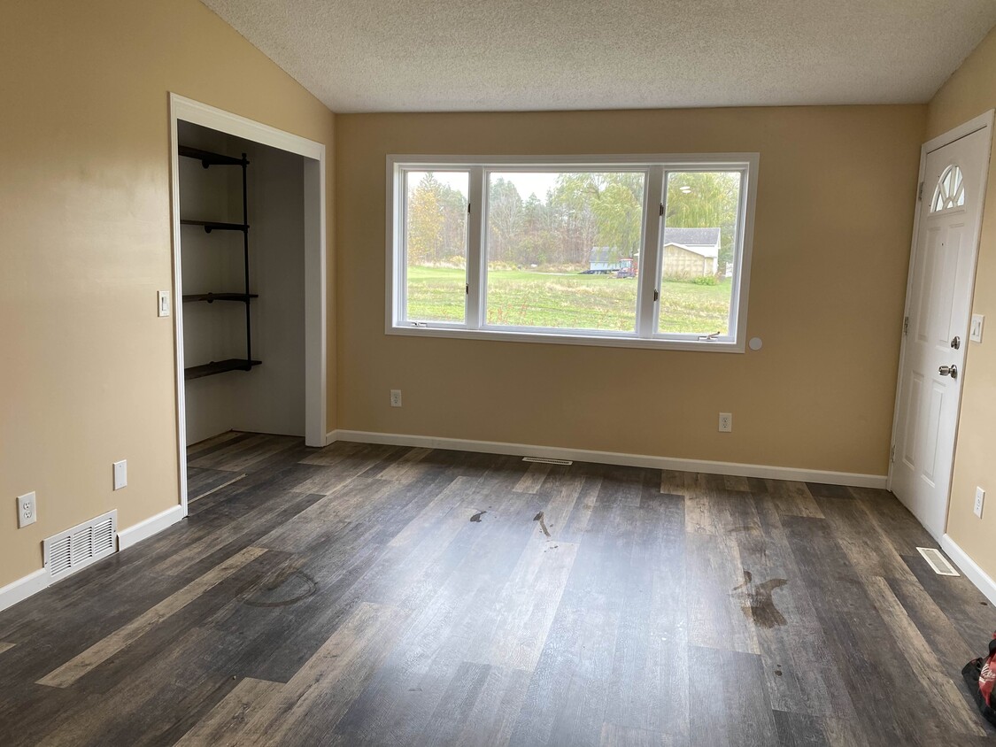 Sala de estar y entrada - 3137 Pearl Street Rd