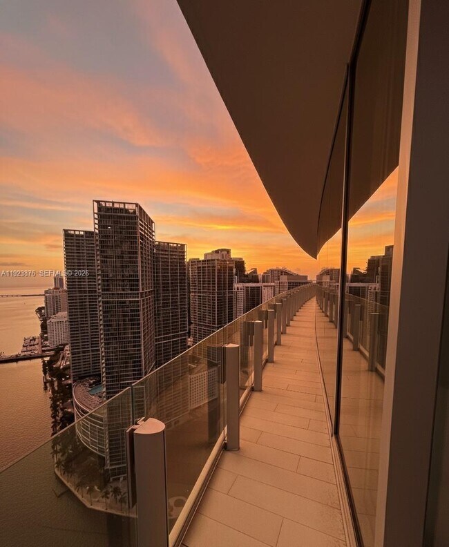 Foto del edificio - 300 Biscayne Blvd Way