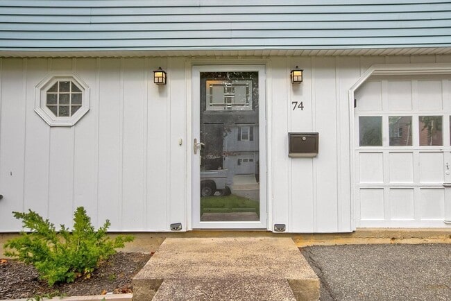 Building Photo - 74 Heywood Ave
