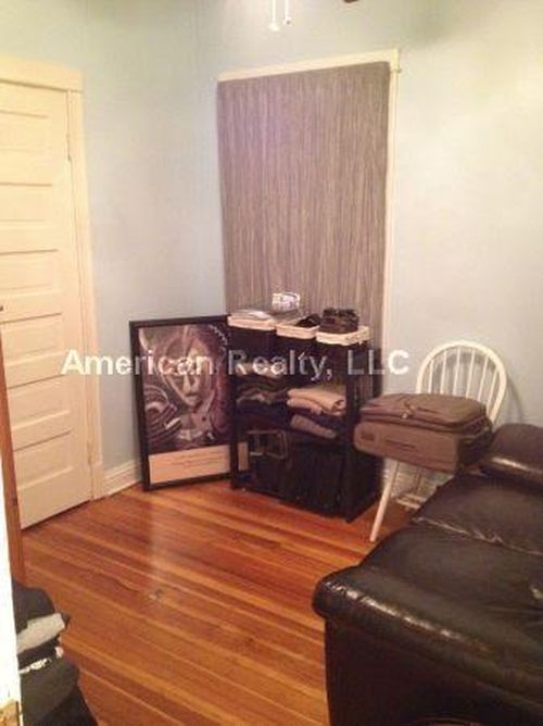 Foto del edificio - 5749 N Ridge Ave