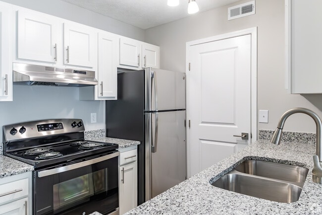 Building Photo - Emerald Lakes