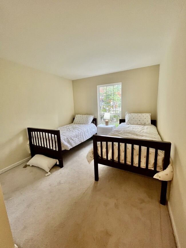 Building Photo - 926 Juniper Way