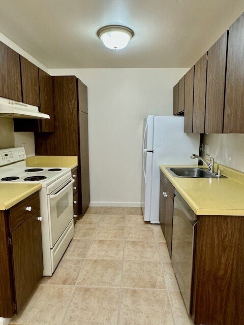 Building Photo - 100 Kinross Dr