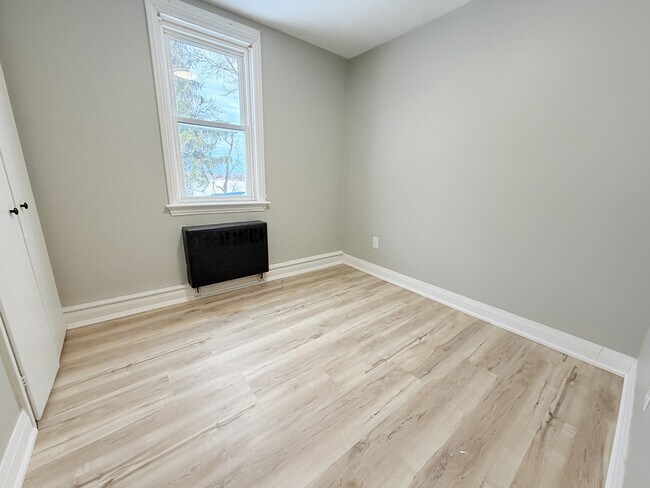 Photo du bâtiment - 1742 Confederation Line