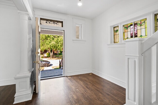 Foto del edificio - 5855 De Giverville Ave