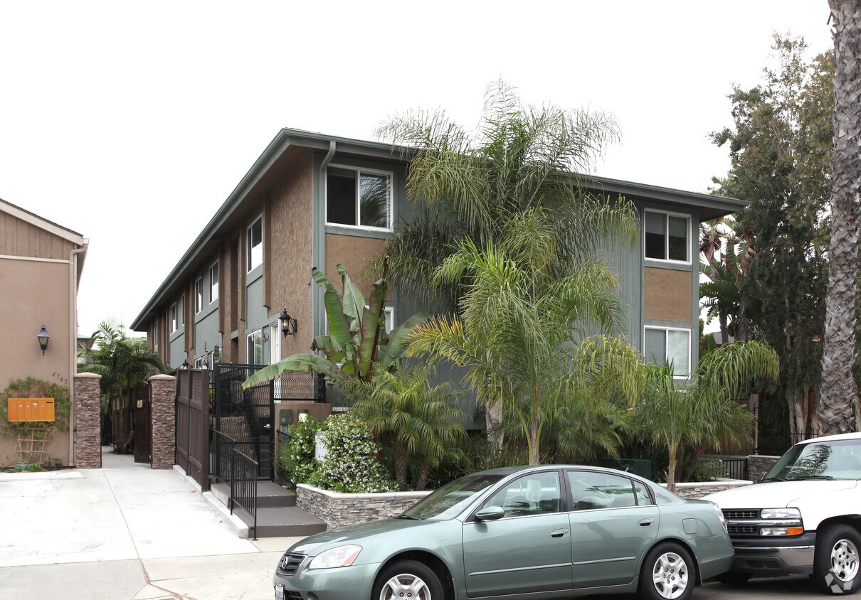 Building Photo - Pine View Villas