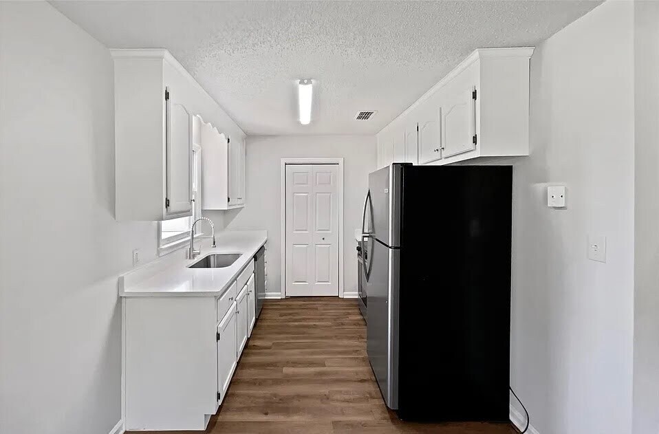 Primary Photo - 1755 Perfection Ave