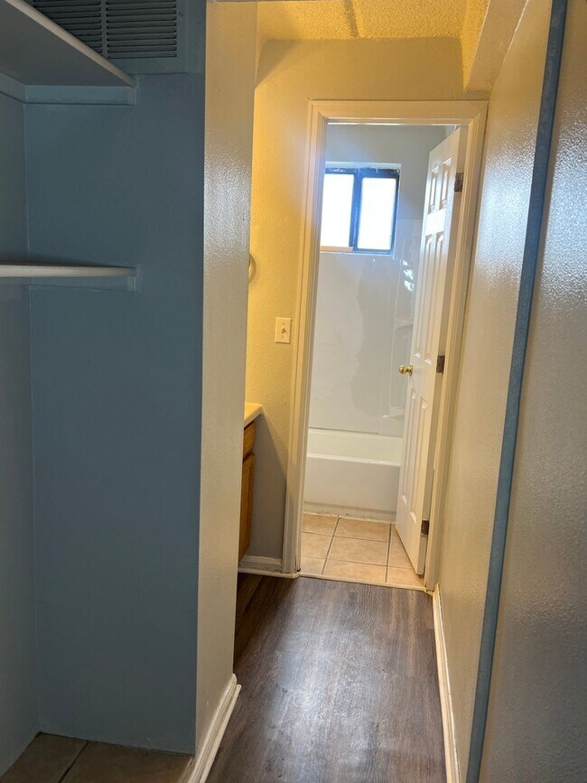 Building Photo - Studio Apartment in Denver - Ground Level - Move-In Special