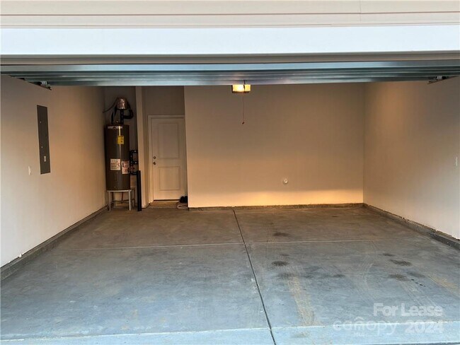 Building Photo - 2127 Belterra Dr