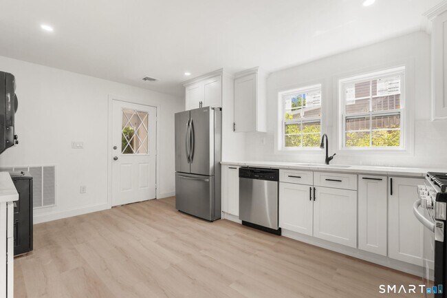 Building Photo - 64 Soundview Ave