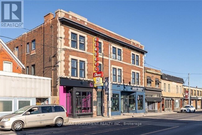 Building Photo - 657 Barton St E