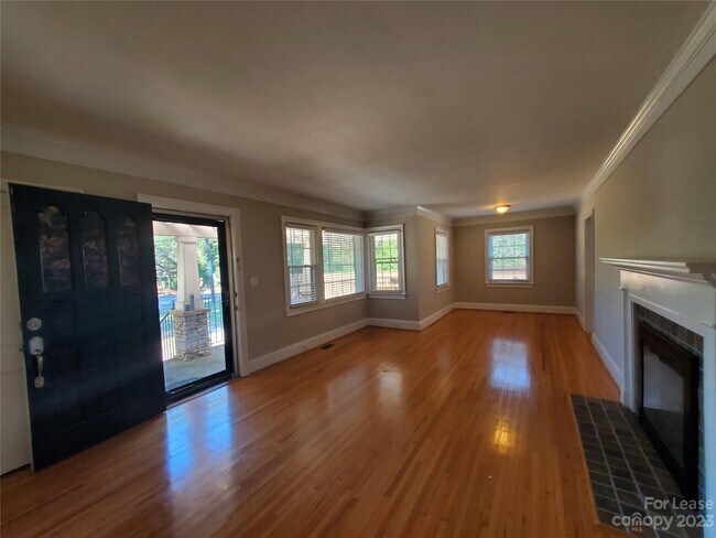Foto del edificio - 3711 Park Rd